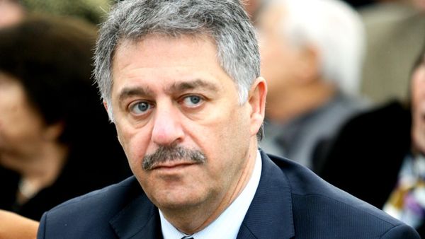 السفير الفلسطيني السابق ملاحَق بمذكرة دولية 