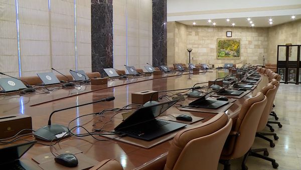 الحكومة أمام مفترقَين... الإصلاح أو التوظيف؟ 