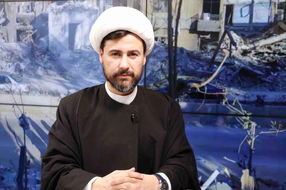 الجنوب خط الدفاع عن العرب- انتظروا الانتصار والإعمار- لو أُطبقت السماء على الارض لا سلام مع اسرائيل!