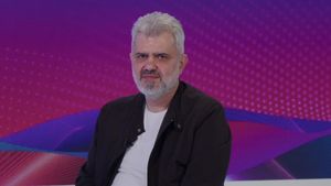 حربنا دفاعية وإيران تُساندنا... نائب الحزب يكشف الخطط المقبلة: بري وُلد مقاوماً ويرحل مقاوماً!