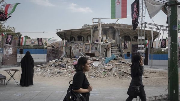 كيف اختلفت المواقف الدولية من ايران؟ 