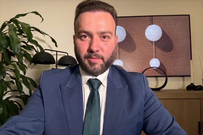 الشرع يتحضر لإحداث زلزال و"شنطة دولارات" تهدد بنهايته قبل 2026: مقرب من "القصر" يحذر من الكارثة!
