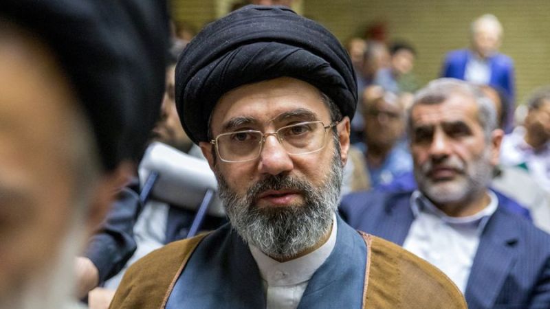 مجتبى خامنئي يتوعد 