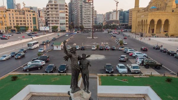 قبل زيارة البابا... الموفدون يتزاحمون والرسائل كثيرة