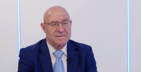 خطر الإنزلاق يتصاعد والسيناريوهات صادمة.. فيصل عبد الساتر يفجّرها: انتظروا الرعب في الأيام القادمة
