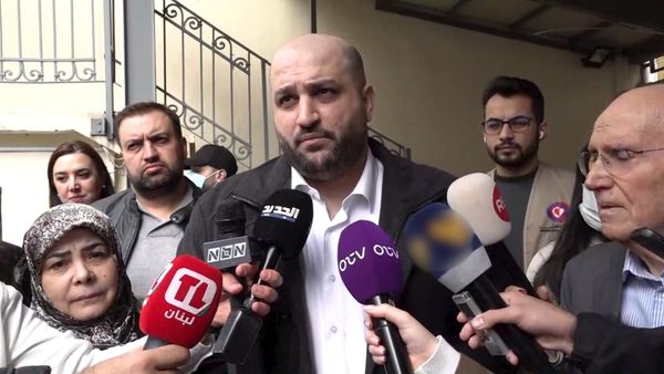 وسط موجة النزوح… وزير الصحة يطمئن: مخزون الأدوية كافٍ