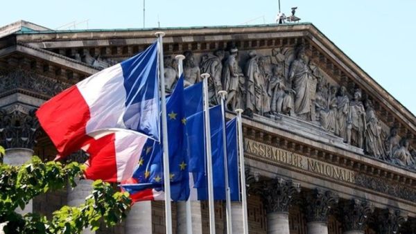 باريس تقتحم 'خارطة الحل' 