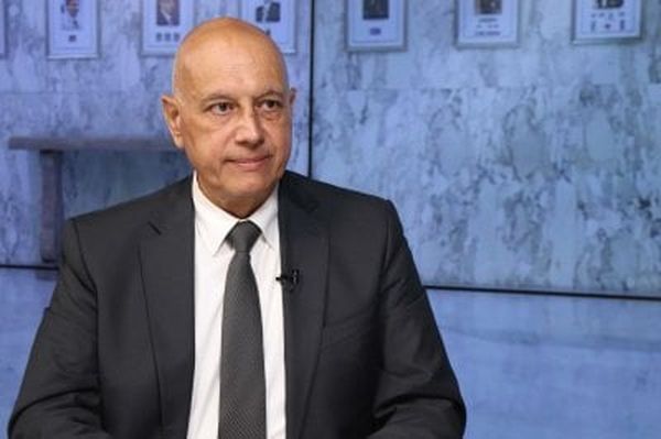 جنرال الجنوب يكشف أسرار مخازن السلاح والأنفاق ويحذر: أسطول الرعب الأميركي وصل ولبنان على قائمة النار
