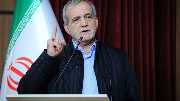 بزشكيان ينعي ا لقادةَ بلغةِ الثبات