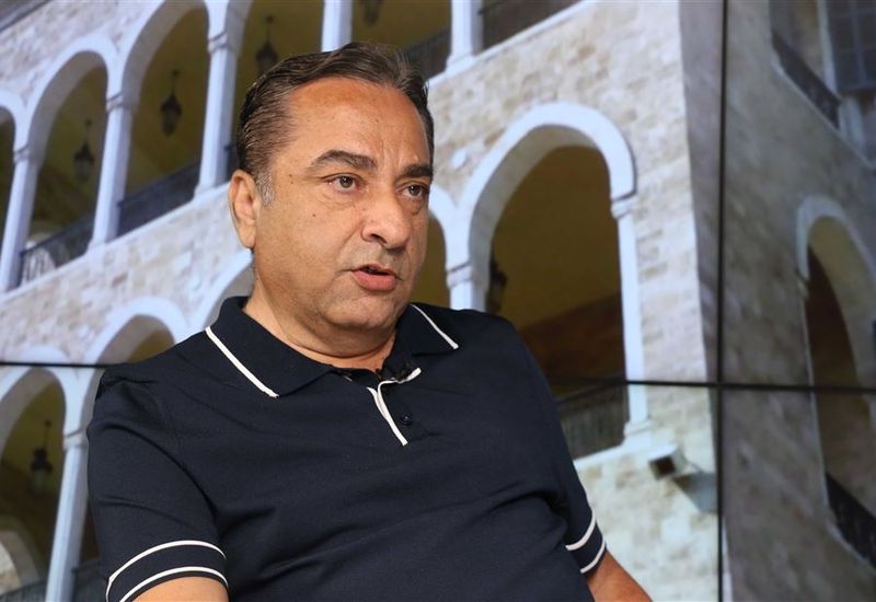 معسكرات حدودية شيعية لتفخيخ سوريا.. نبيل الحلبي يمهّد لحرب "شطب لبنان": الحزب إذا بقرّب "رح ينفعس"!
