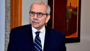 سلام يكسر جدار الصمت 