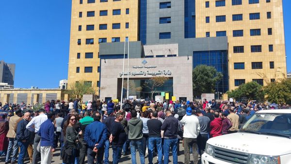 أزمة جديدة تعصف بالقطاع التربوي: 