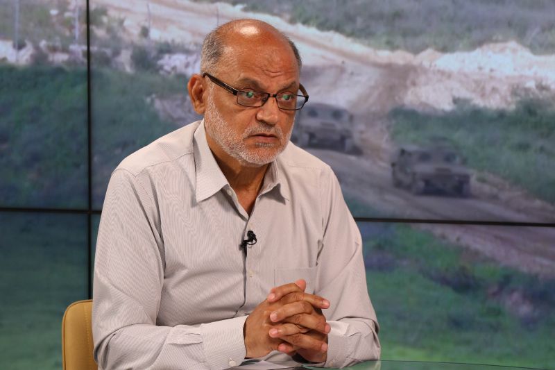 قاسم قصير يشهر "السلاح الجديد" ويدعو لزحف مليوني: ما تقولوا عم هدد لكن الله يستر وحمى الله لبنان! 