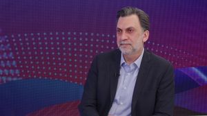 إبراهيم منيمنة يكشف السبب الخفي لإخلاء الضاحية وأبعاد تحرك ماكرون: فرصة أخيرة وإلا الآتي أعظم!