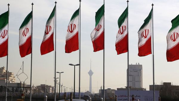 لبنان يترنّح بين تلاطم إيران وأميركا