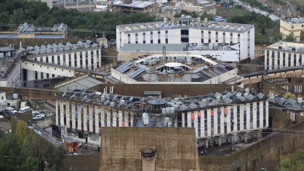 بيروت تُنبش الذاكرة الثقيلة.. ودمشق تفتح باب الأسرار