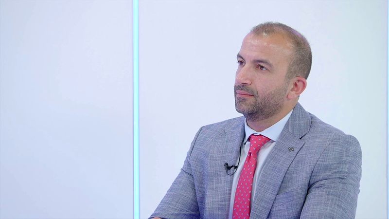 صحافي اقتصادي يحذر من خطر يهدد لبنان... أزمة الودائع تتفاقم وملف "الإسكان" غارق في التجاذبات!