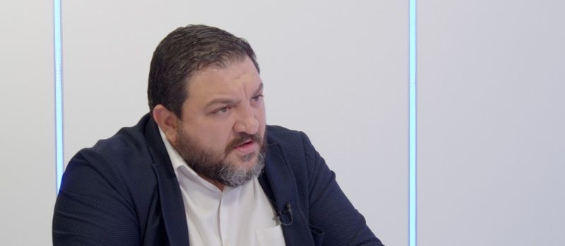 الحزب يرتجف ونهايته "قرّبت"... رامي نعيم يواجه الرؤوس الكبيرة ويتحدى التهديد: الأعمار بيد الله"!