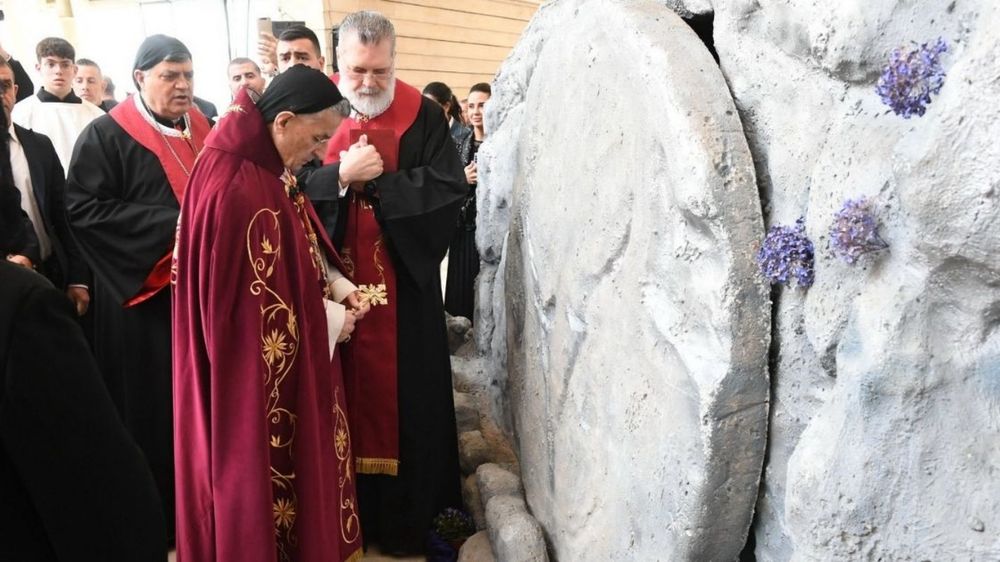 آلام لبنان في سجدة الصليب في بكركي  