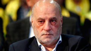 سجال الكارنتينا... ماذا قال شرّي؟