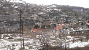 لبنان يكتسي اللون الأبيض