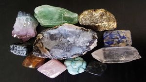 الأحجار الكريمة تنافس الذهب 