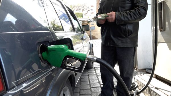 أول غيث الضرائب..  جنون ارتفاع أسعار البنزين