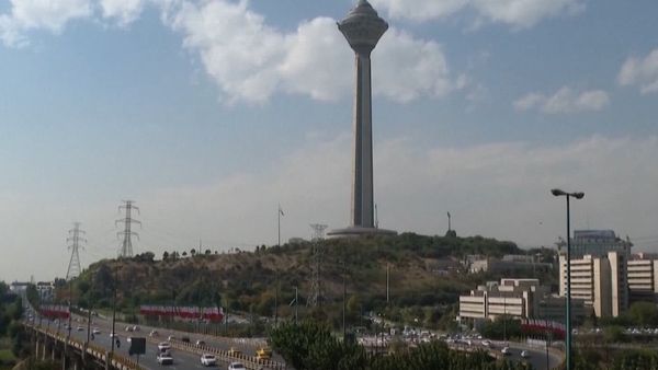 إيران تشدد على مواصلة دعمها لحزب الله