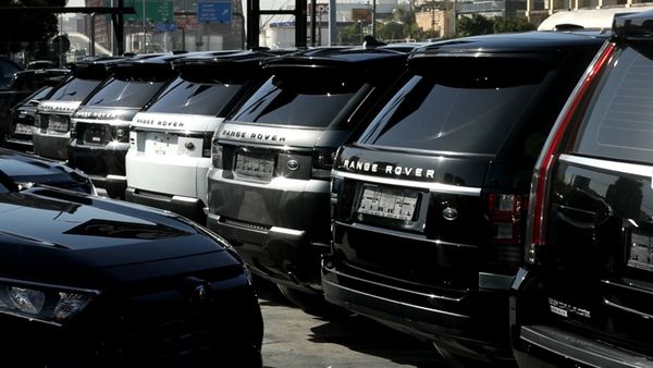 قطاعُ السياراتِ يتعافى بالأرقام… فهل تكسره الضرائب؟