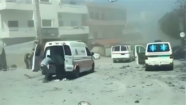 فاجعة لا تُحتمل… مسعف ينتشل والدته من بين الركام شهيدة
