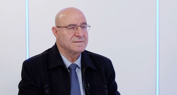 أسرار المرحلة الأخطر دوليًا: فيصل عبد الساتر يكشف خيوطًا خفية بين الحرب العالمية والعملاء في المنطقة
