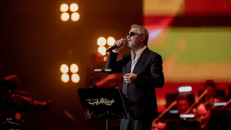 فضل شاكر يغني والقضاء ينتظر