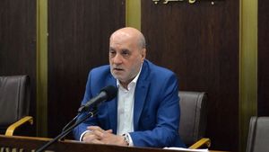 بعد مشاركة مكي.. الحزب سيتخذ إجراءات 