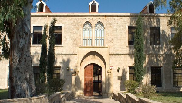 ترقيات تفوح منها رائحة المحسوبيات.. والقانون يُخرق علنًا