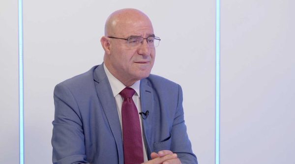 ايام مفصلية قادمة... فيصل عبد الساتر يرجم الشيطان الأكبر ويكشف آخر المعلومات عن سلاح الحزب
