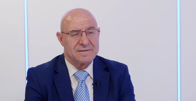 خطر الإنزلاق يتصاعد والسيناريوهات صادمة.. فيصل عبد الساتر يفجّرها: انتظروا الرعب في الأيام القادمة
