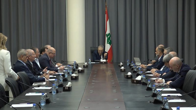 الأزمات تتصاعد... هل يتجه لبنان إلى الاضراب؟