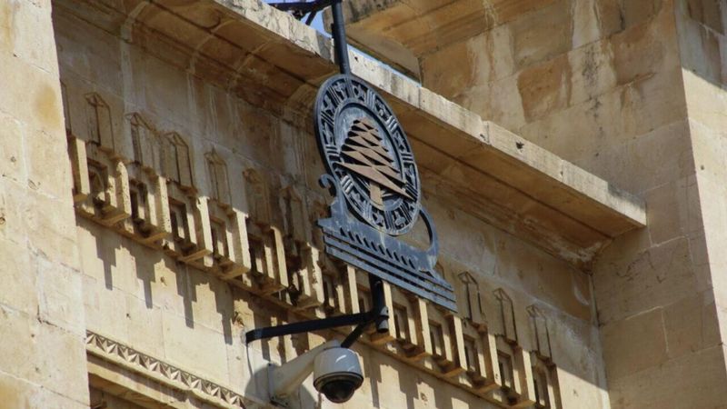 معوض ومزايدات العفو العام