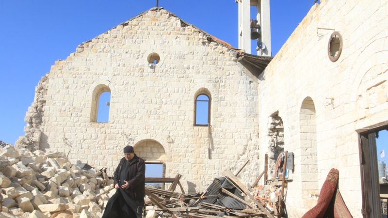 صمود المسيحيين على خط النار
