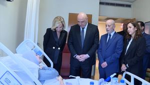 زيارة إنسانية من الرئيس وعقيلته لأماني بزي