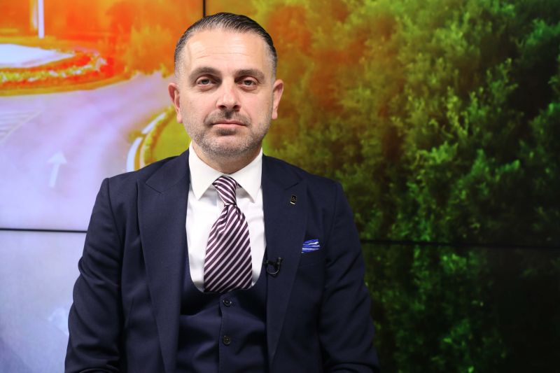 "الحاج عبدالله" يتزعم الحزب و"الفرقة الـ4" تهز لبنان: أمر كبير يُحضّر والشـ رع يتحدث عن تحرك عسكري!
