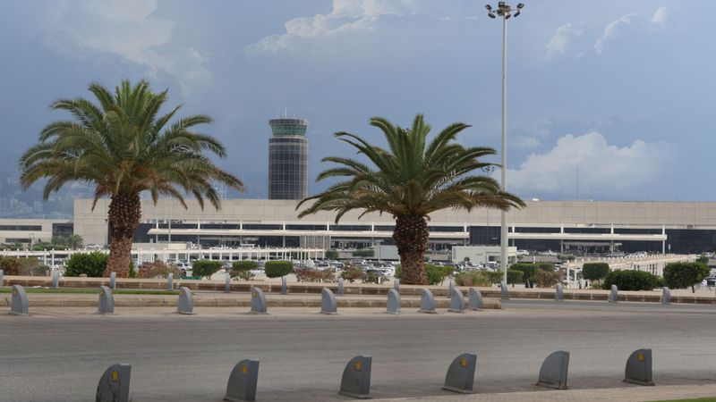 بلبلة في المطار.. بسبب الأحوال الجوية