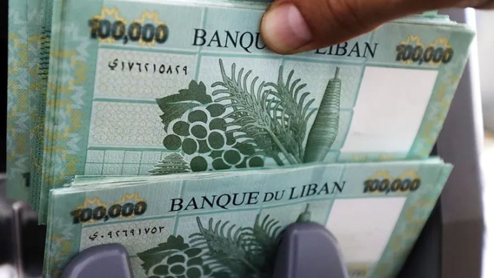 الموظف يدفع… ليعمل