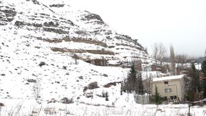 لبنان يرتدي الثوب الأبيض.. وينتظر العواصف