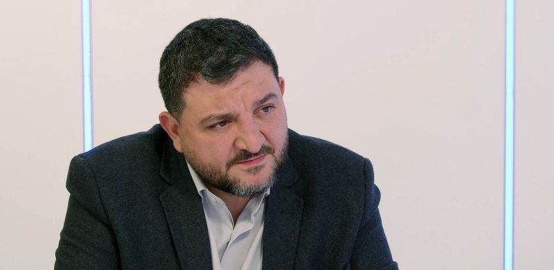 عملية احتيال بلا خطوط حمراء وأسماء خطيرة... رامي نعيم يكشف العقل المدبر لاختلاس ملايين: اسجنوه!
