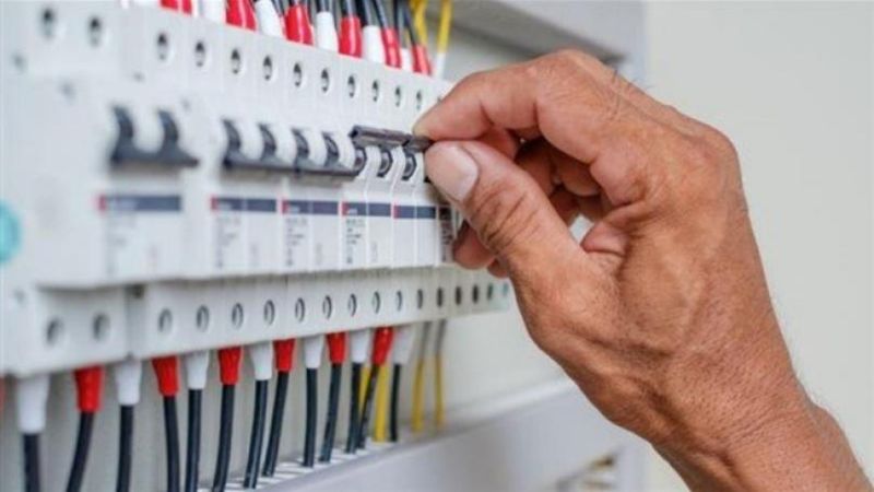 العتمة تطرق أبواب اللبنانيين