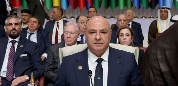 على هامش القمة في الدوحة.. عون التقى الشرع
