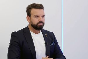 انقلاب في أيلول.. هادي مراد يهاجم الحزب المتأيرن و