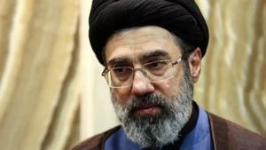 تناقض يربك المشهد... أين مجتبى خامنئي؟