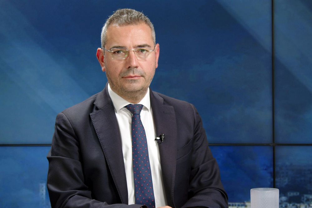 وديع عقل يفتح النار: مخطط لإشعال لبنان يبدأ بالدولار- يوسف رجي تحت النار والقوات متهمة بالصمت
 